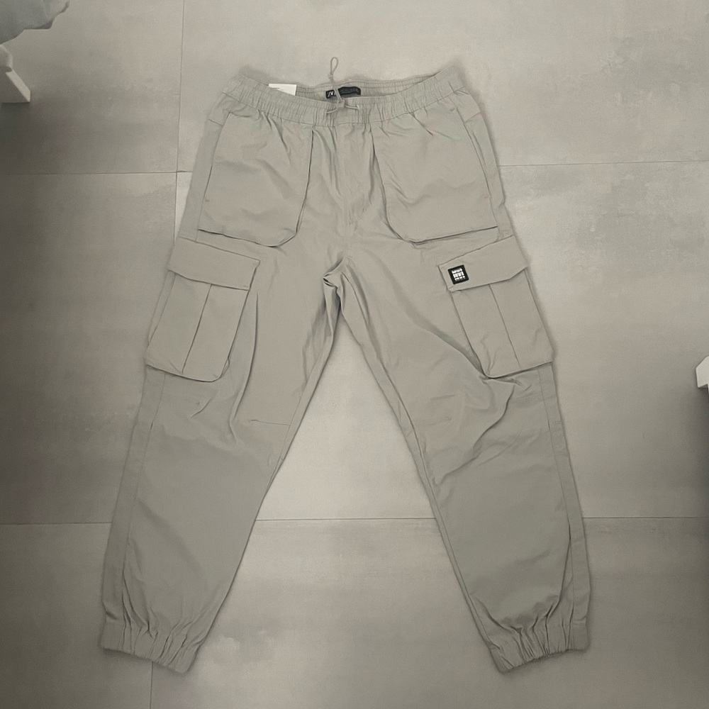 Zara Cargo fit pants